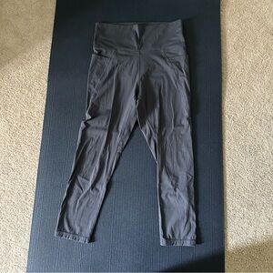 Vie active 3/4 length pocket leggings